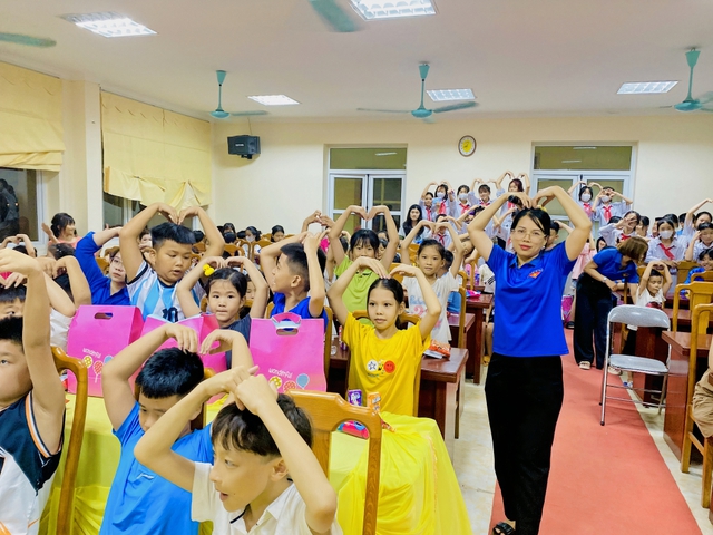 Thanh niên Quảng Ninh chia sẻ yêu thương tới trẻ em khó khăn  - Ảnh 3.