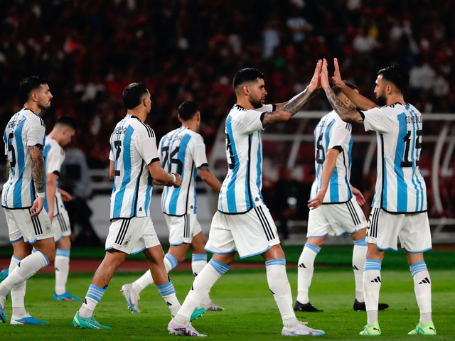 Đội tuyển Argentina áp đảo đội tuyển Indonesia trong ngày Messi vắng mặt - Ảnh 1.