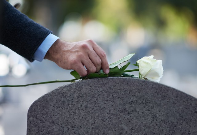 Bất ngờ 'hồi sinh' trong lễ tang của mình, người phụ nữ chết 1 tuần sau đó - Ảnh 1.