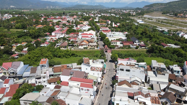 Diên Khánh tập trung nguồn lực hoàn thành các tiêu chí lên thị xã - Ảnh 1.