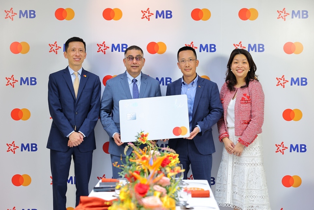 MB và Mastercard công bố hợp tác toàn diện - Ảnh 1.