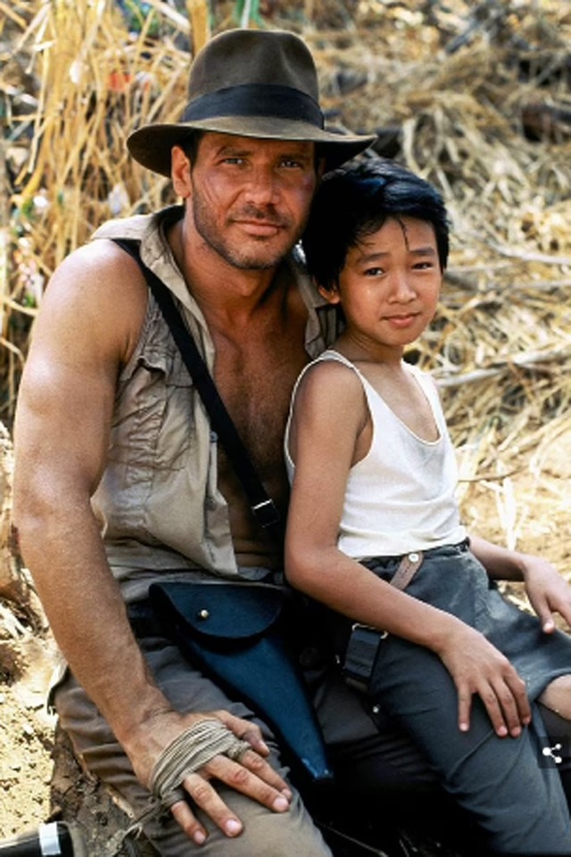 Quan Kế Huy ôm chặt Harrison Ford trên thảm đỏ 'Indiana Jones và vòng quay định mệnh' - Ảnh 2.