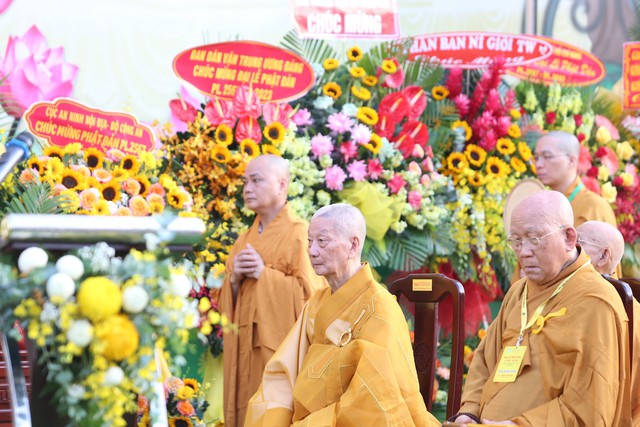 Đại lễ Phật đản tại TP.HCM: Nguyện cầu khắp chốn an vui, muôn dân an lạc - Ảnh 2.