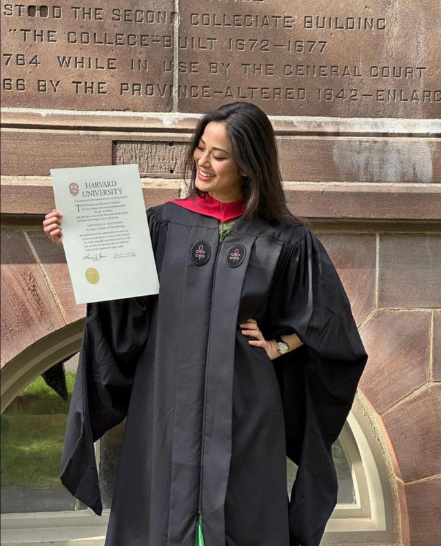 Có một hoa hậu vừa tốt nghiệp thạc sĩ ở Đại học Harvard - Ảnh 1.