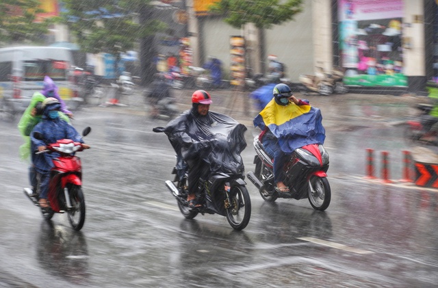 Mùa mưa ở TP.HCM: Những lưu ý khi di chuyển để đảm bảo an toàn - Ảnh 1.