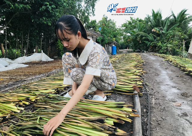 Nghị lực mùa thi: Nữ sinh có gia cảnh nghèo khó  khát khao vào đại học - Ảnh 1.