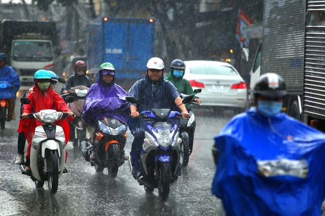 Mùa mưa ở TP.HCM: Những lưu ý khi di chuyển để đảm bảo an toàn - Ảnh 3.