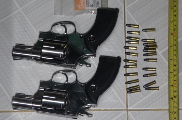 Tiền Giang triệt phá nhóm tàng trữ nhiều ma túy và súng quân dụng - Ảnh 2.