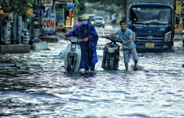 Mùa mưa ở TP.HCM: Những lưu ý khi di chuyển để đảm bảo an toàn - Ảnh 4.