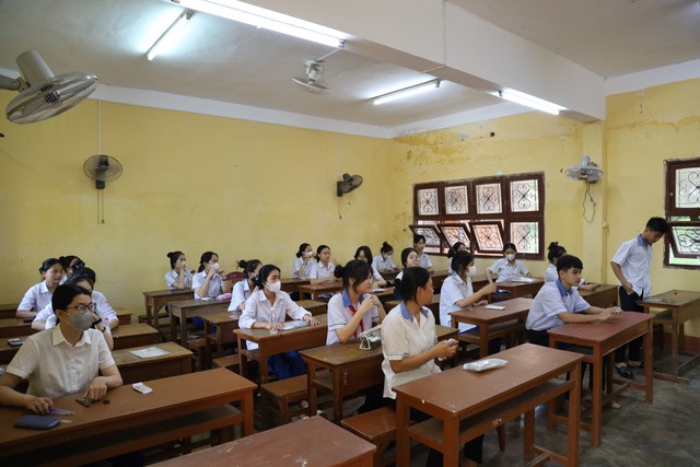 Nền nhiệt giảm trong ngày 9.600 thi sinh Quảng Trị bước vào kỳ thi tuyển lớp 10 - Ảnh 4.