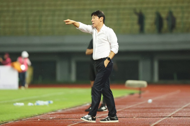 CĐV Indonesia phấn khích trước thông tin Mourinho thay HLV Shin Tae-yong - Ảnh 2.