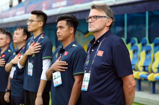 Đội tuyển Việt Nam: Tại sao HLV Troussier 'ngó lơ' Quả bóng vàng 2022 - Ảnh 2.