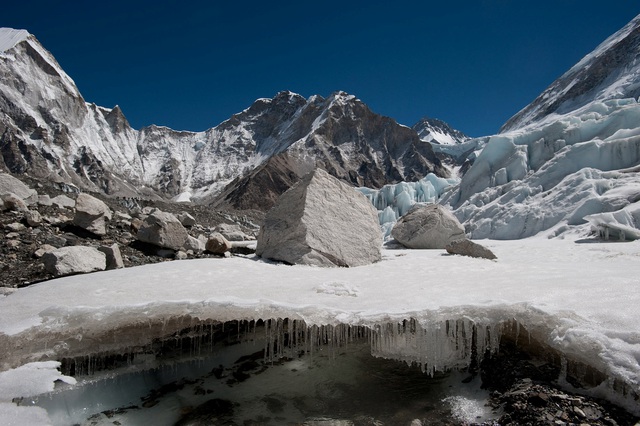 Đến hết thế kỷ này, Himalaya có thể mất tới 75% lượng băng - Ảnh 1.