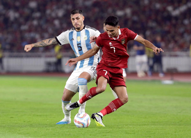 Sao trẻ đội tuyển Indonesia đăng tải bức ảnh bầm tím sau trận đấu với Argentina - Ảnh 2.