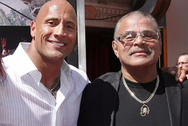 Dwayne ‘The Rock’ Johnson hối tiếc vì 'không làm hòa' với cha trước khi ông qua đời - Ảnh 2.