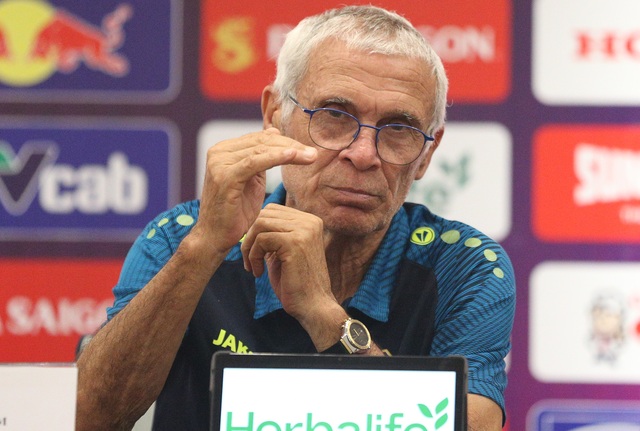 HLV Hector Cuper khen ngợi ông Troussier, nói đội tuyển Việt Nam chơi tốt - Ảnh 2.