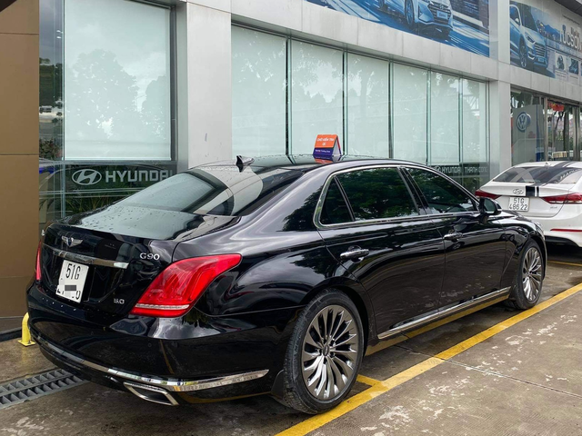 'Soi' Genesis G90, xe hiếm 'đấu' Mercedes S-Class tại Việt Nam   - Ảnh 2.