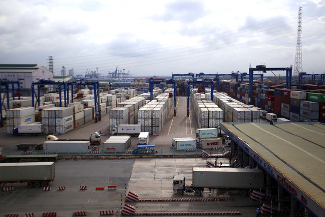 Ngân sách TP.HCM tăng gần 2.700 tỉ đồng nhờ thu phí cảng biển - Ảnh 1.