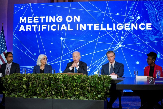 Tổng thống Biden nói gì sau cảnh báo về nguy cơ từ AI? - Ảnh 1.