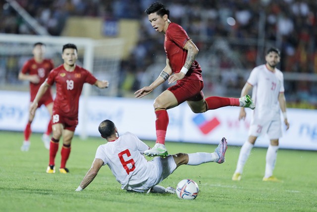 HLV Troussier: 'Đội tuyển Việt Nam phải mơ dự World Cup'  - Ảnh 2.