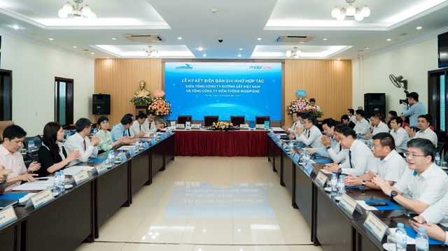 MobiFone ký kết hợp tác về chuyển đổi số với Tổng công ty đường sắt Việt Nam - Ảnh 1.