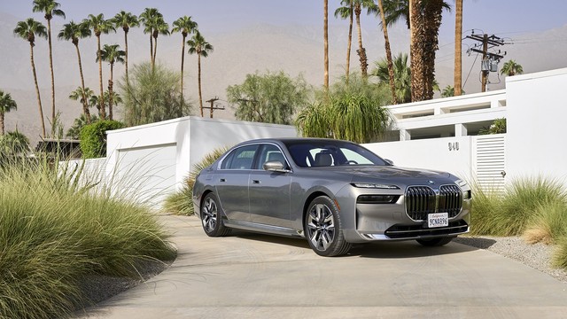 Một số xe BMW 7-Series và i7 2023 có hàng ghế trước 'nguy hiểm'   - Ảnh 1.