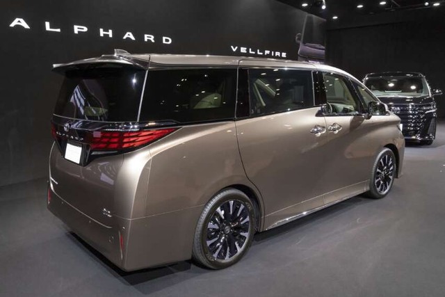 Toyota Alphard 2023 thiết kế mới, nội thất sang trọng hơn   - Ảnh 2.