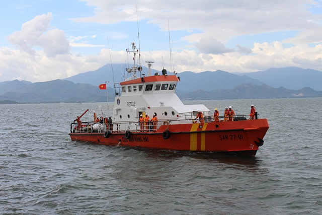 Tàu SAR27-01 lên đường cứu nạn