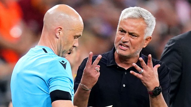 UEFA chính thức đưa ra án phạt cho HLV Mourinho vì lăng mạ trọng tài - Ảnh 1.