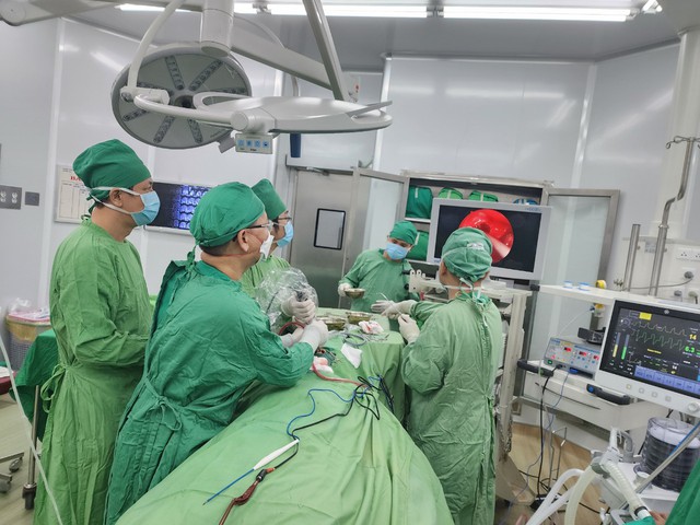 Bệnh viện tỉnh Khánh Hòa phát triển phẫu thuật nội soi -ít can thiệp hiệu quả cao - Ảnh 1.