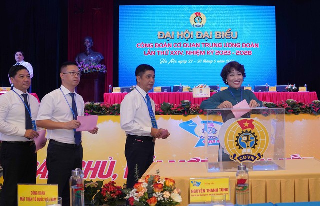 Bầu Ban Chấp hành Công đoàn Cơ quan T.Ư Đoàn lần thứ 24 - Ảnh 1. Bầu Ban Chấp hành Công đoàn Cơ quan T.Ư Đoàn lần thứ 24 - Ảnh 1.