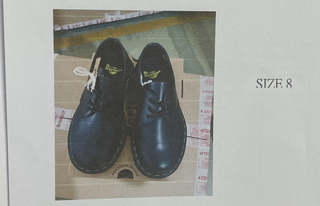 TP.HCM: Điều tra vụ trộm 2.417 đôi giày Dr. Martens hơn 1.5 tỉ đồng trong container - Ảnh 1.