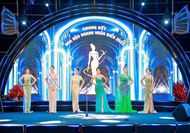 Trương Thị Tú Anh ứng xử thông minh đã đăng quang Hoa hậu doanh nhân Biển 2023 - Ảnh 3.