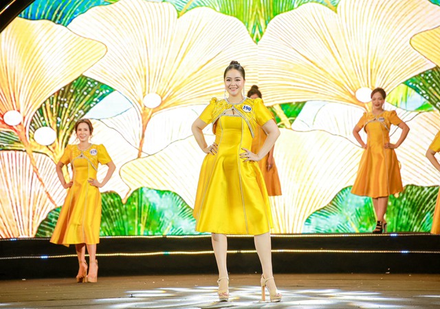 Trương Thị Tú Anh ứng xử thông minh đã đăng quang Hoa hậu doanh nhân Biển 2023 - Ảnh 1.