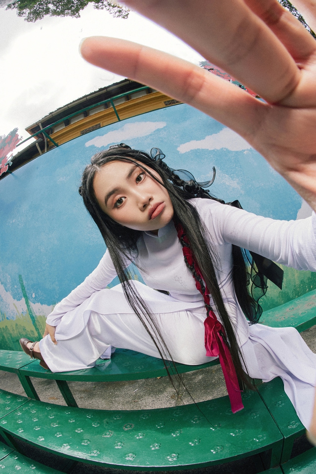 Phương Mỹ Chi đưa tác phẩm 'Vợ nhặt' vào MV mới - Ảnh 2. Phương Mỹ Chi đưa tác phẩm 'Vợ nhặt' vào MV mới - Ảnh 2.
