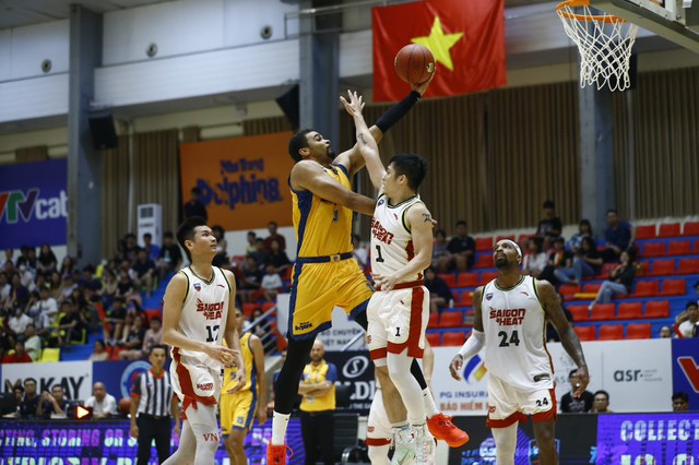 Giải bóng rổ VBA 2023: Saigon Heat toàn thắng - Ảnh 3.