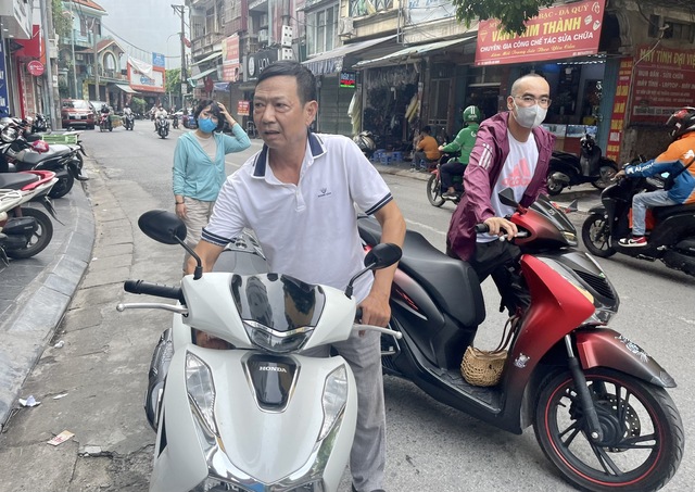 Kiểm tra nhiều tuyến phố ở Hà Nội bị nhiễu sóng, tê liệt khóa thông minh - Ảnh 3. Kiểm tra nhiều tuyến phố ở Hà Nội bị nhiễu sóng, tê liệt khóa thông minh - Ảnh 3.