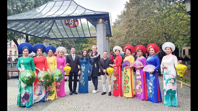 Người Việt tại Slovakia được công nhận là dân tộc thiểu số: Cộng đồng vui mừng - Ảnh 1.