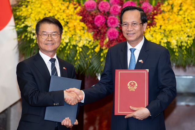 Việt Nam- Hàn Quốc ký biên bản ghi nhớ về tiếp nhận lao động sang Hàn Quốc - Ảnh 2.