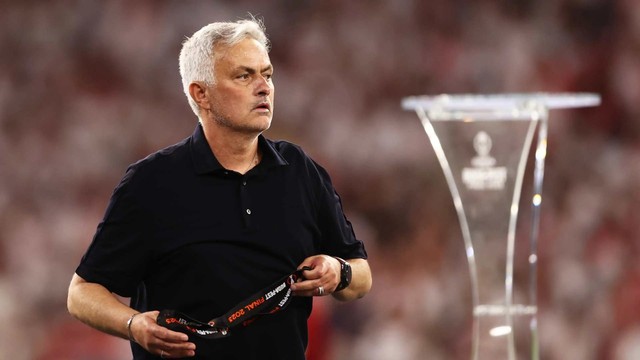 HLV Mourinho bất ngờ tuyên bố từ bỏ chức vụ trong Hội đồng bóng đá UEFA - Ảnh 1.