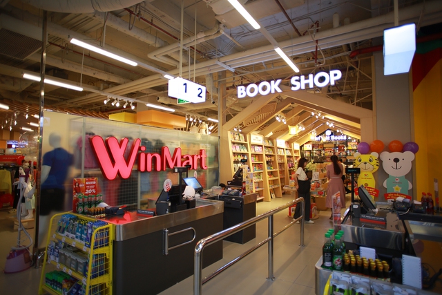 Tiệm sách ấm cúng nổi bật tại không gian siêu thị