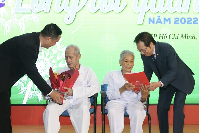 Báo Người Lao Động trao giải đặc biệt cuộc thi 'Lòng tốt quanh ta' 40 triệu đồng - Ảnh 6.