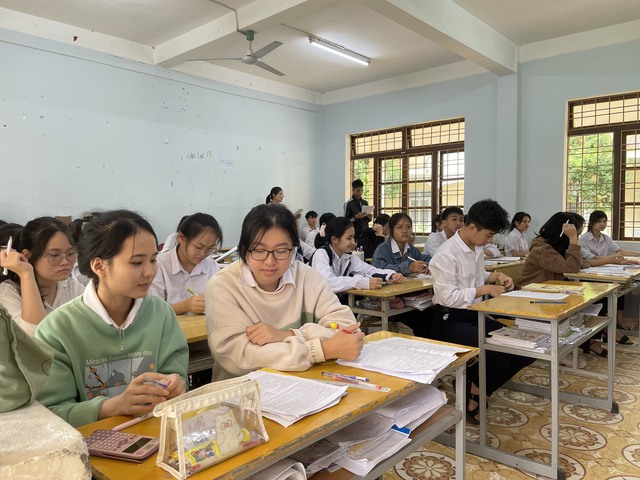 Học sinh nghèo ở Kon Tum được hỗ trợ 480 triệu đồng khi thi tốt nghiệp THPT - Ảnh 1.