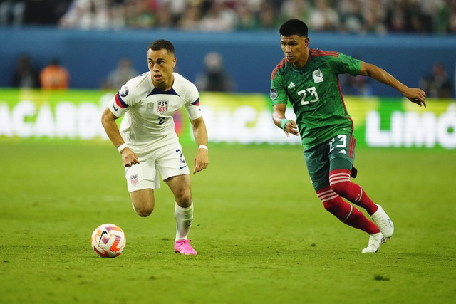 CONCACAF treo giò 4 cầu thủ vụ ẩu đả trận Mỹ và Mexico trước thềm Gold Cup - Ảnh 2.