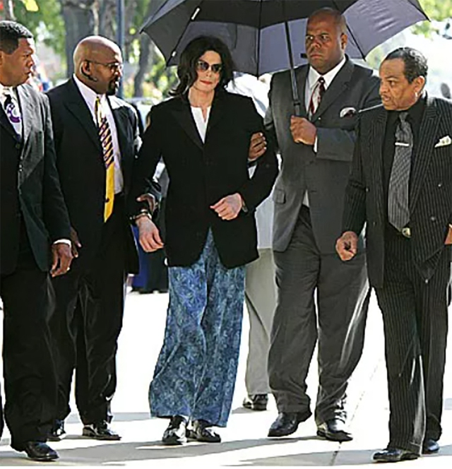 Looking back at Michael Jackson's life 14 years after his death - Photo 16.