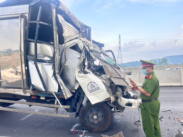 Tai nạn giao thông chết người đầu tiên trên cao tốc Phan Thiết - Dầu Giây - Ảnh 2.
