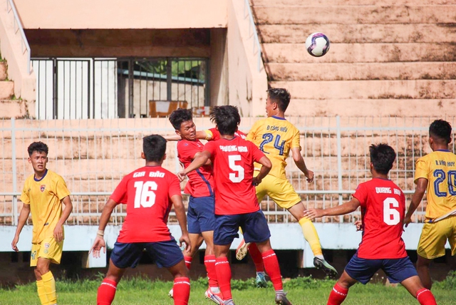 Đắk Lắk toàn thắng lượt đi giải hạng nhì, Lâm Đồng và Tiền Giang lên ngôi nhì bảng - Ảnh 1.