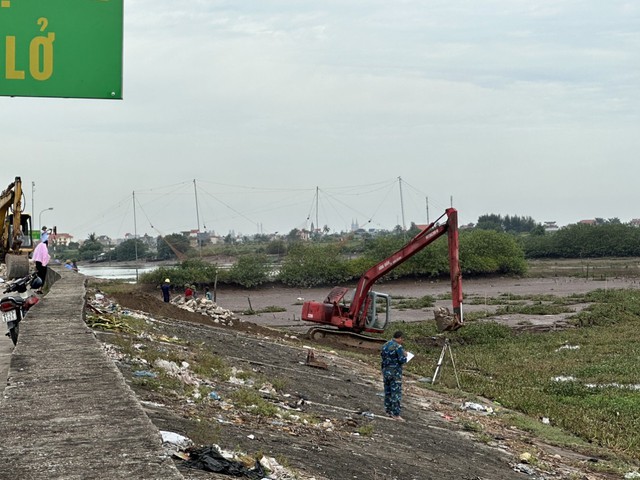 Thái Bình: Nắn dòng chảy khiến đoạn đê biển số 6 bị sạt lở nghiêm trọng - Ảnh 1.