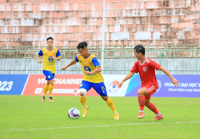 Đắk Lắk toàn thắng lượt đi giải hạng nhì, Lâm Đồng và Tiền Giang lên ngôi nhì bảng - Ảnh 2.