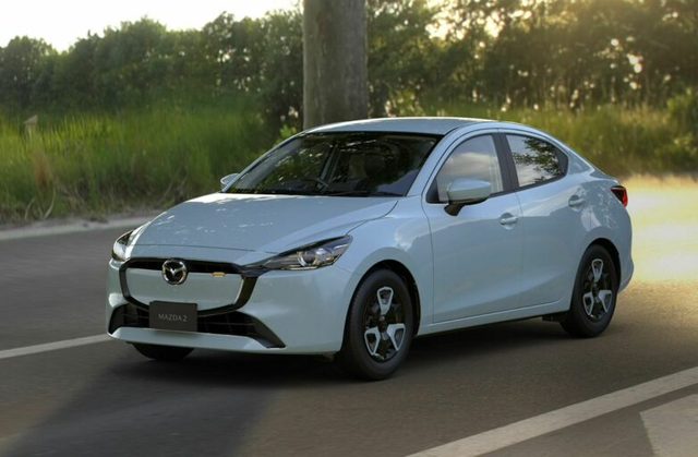 Mazda2 bản sedan đổi thiết kế giống xe điện nhưng lại chạy máy dầu    - Ảnh 1.